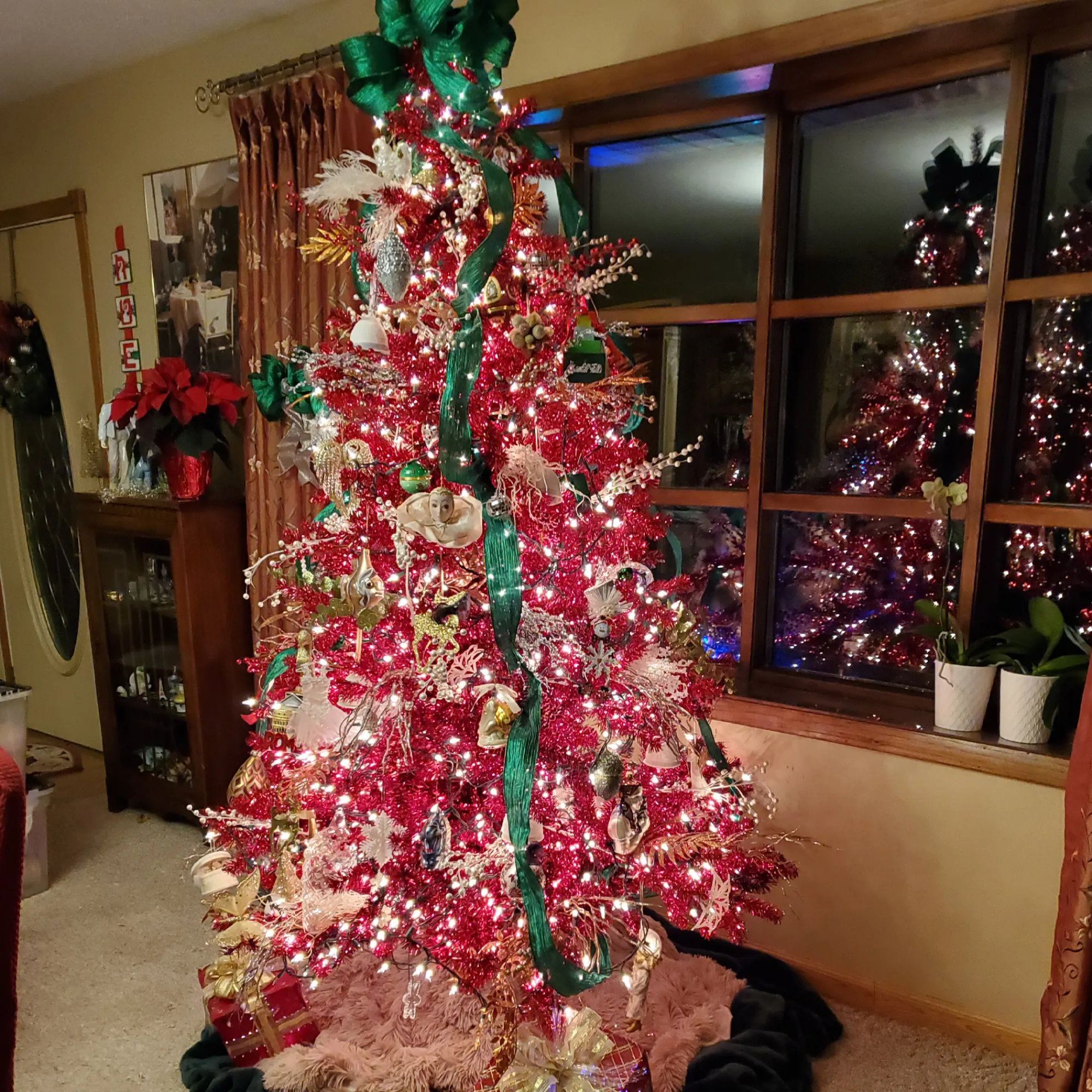 Northlight Unlit-7' Metallic Red Tinsel Artificial Christmas Tree - Unlit