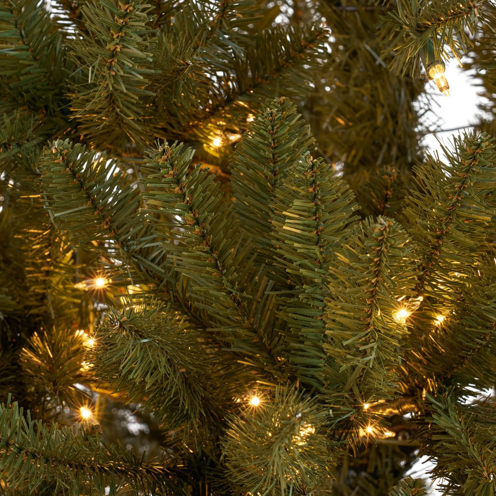 Contemporary Home Living Pre-Lit-7.5' Pre-Lit Full Norway Spruce Artificial Christmas Tree - Clear Lights