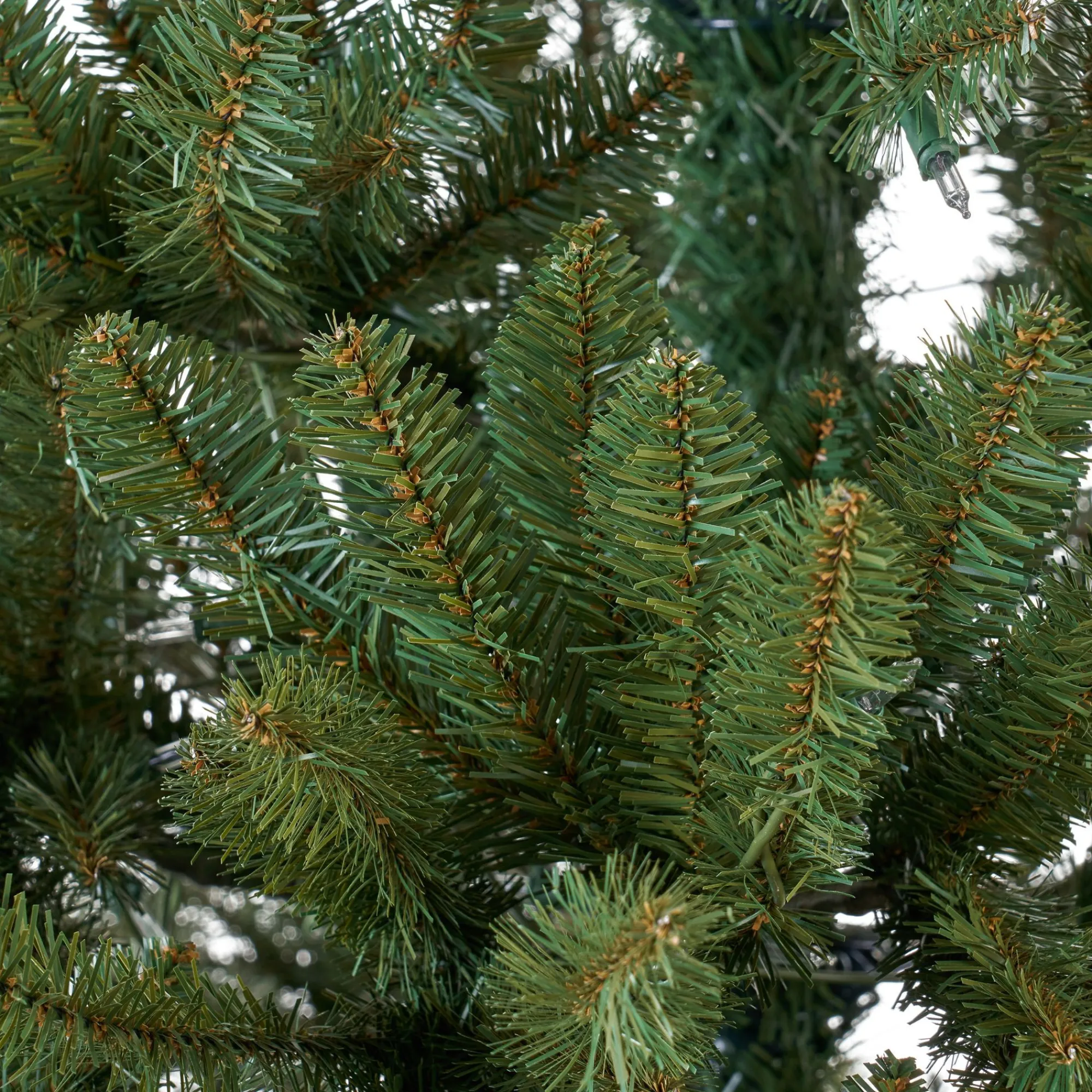 Contemporary Home Living Pre-Lit-7.5' Pre-Lit Full Norway Spruce Artificial Christmas Tree - Clear Lights